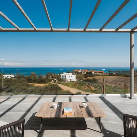 Seaside Luxury With Heated Pool Сasa de vacaciones Paralimni