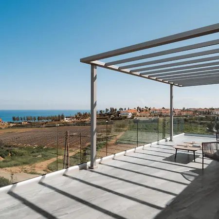 Seaside Luxury With Heated Pool Ferienhaus *