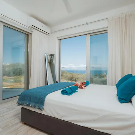 Seaside Luxury With Heated Pool Сasa de vacaciones Paralimni