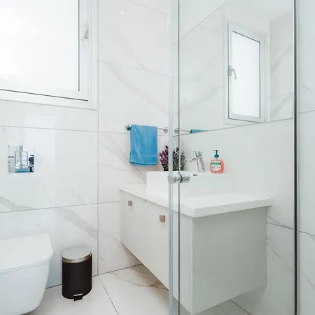 Ferienhaus Seaside Luxury With Heated Pool Paralimni