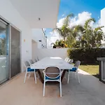 Seaside Luxury With Heated Pool Сasa de vacaciones Paralimni