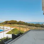 Сasa de vacaciones Seaside Luxury With Heated Pool Paralimni