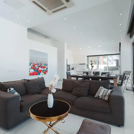 Seaside Luxury With Heated Pool