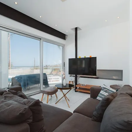 Seaside Luxury With Heated Pool