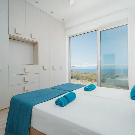 Dom wakacyjny Seaside Luxury With Heated Pool