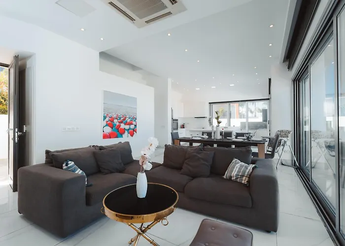 Seaside Luxury With Heated Pool