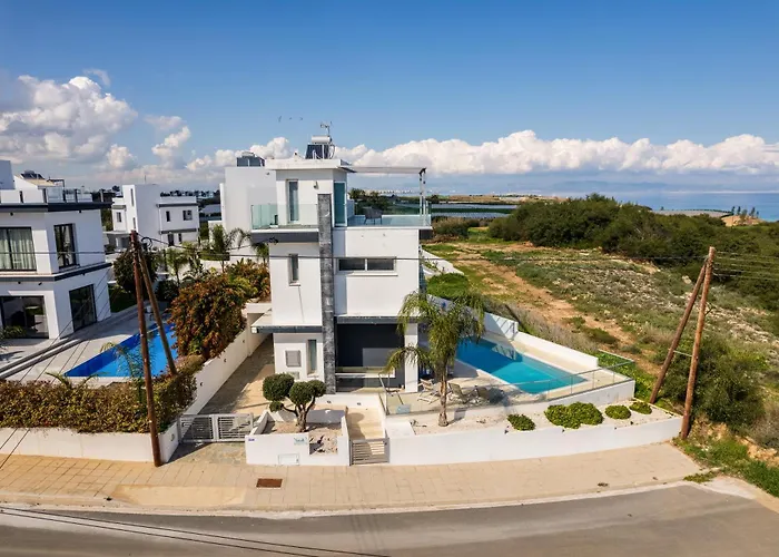 別荘 Seaside Luxury With Heated Pool パラリムニ