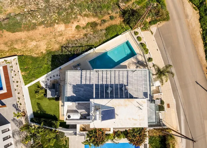 Seaside Luxury With Heated Pool