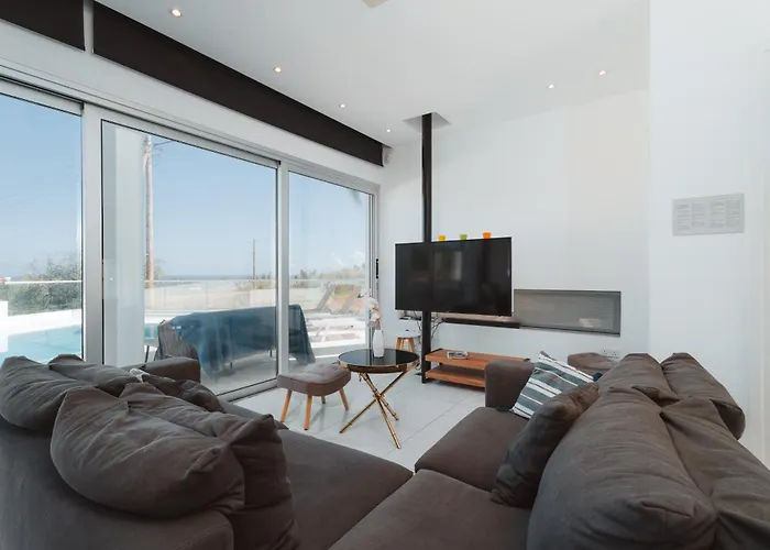 Seaside Luxury With Heated Pool