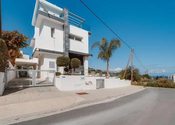 Casa de Férias Seaside Luxury With Heated Pool Paralimni