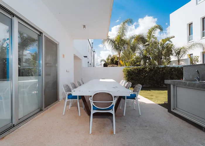 Seaside Luxury With Heated Pool Casa de Férias Paralimni