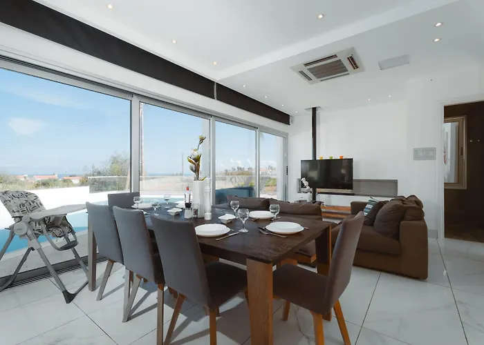 Seaside Luxury With Heated Pool *