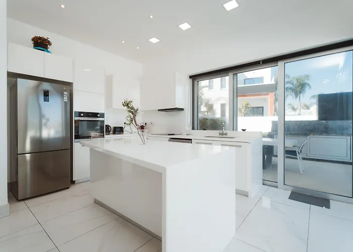 Casa de Férias Seaside Luxury With Heated Pool Paralimni