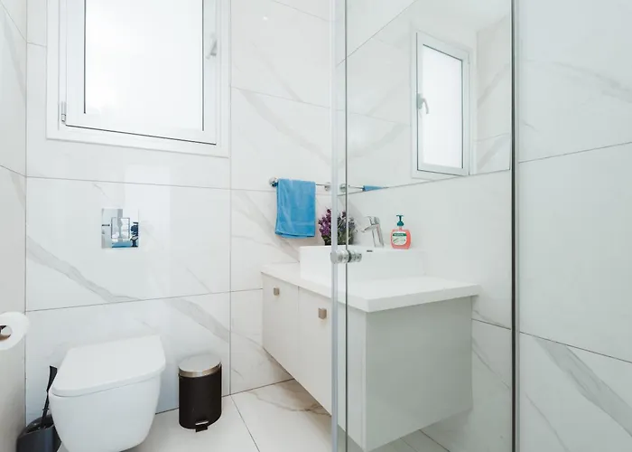 別荘 Seaside Luxury With Heated Pool パラリムニ