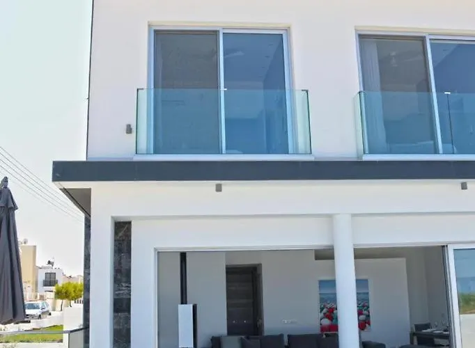 Seaside Luxury With Heated Pool *